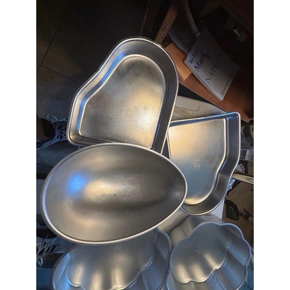 Lot Of 8 Vintage Wilton cake pans Great Condition.  Easter Eggs, Daisy flowers,